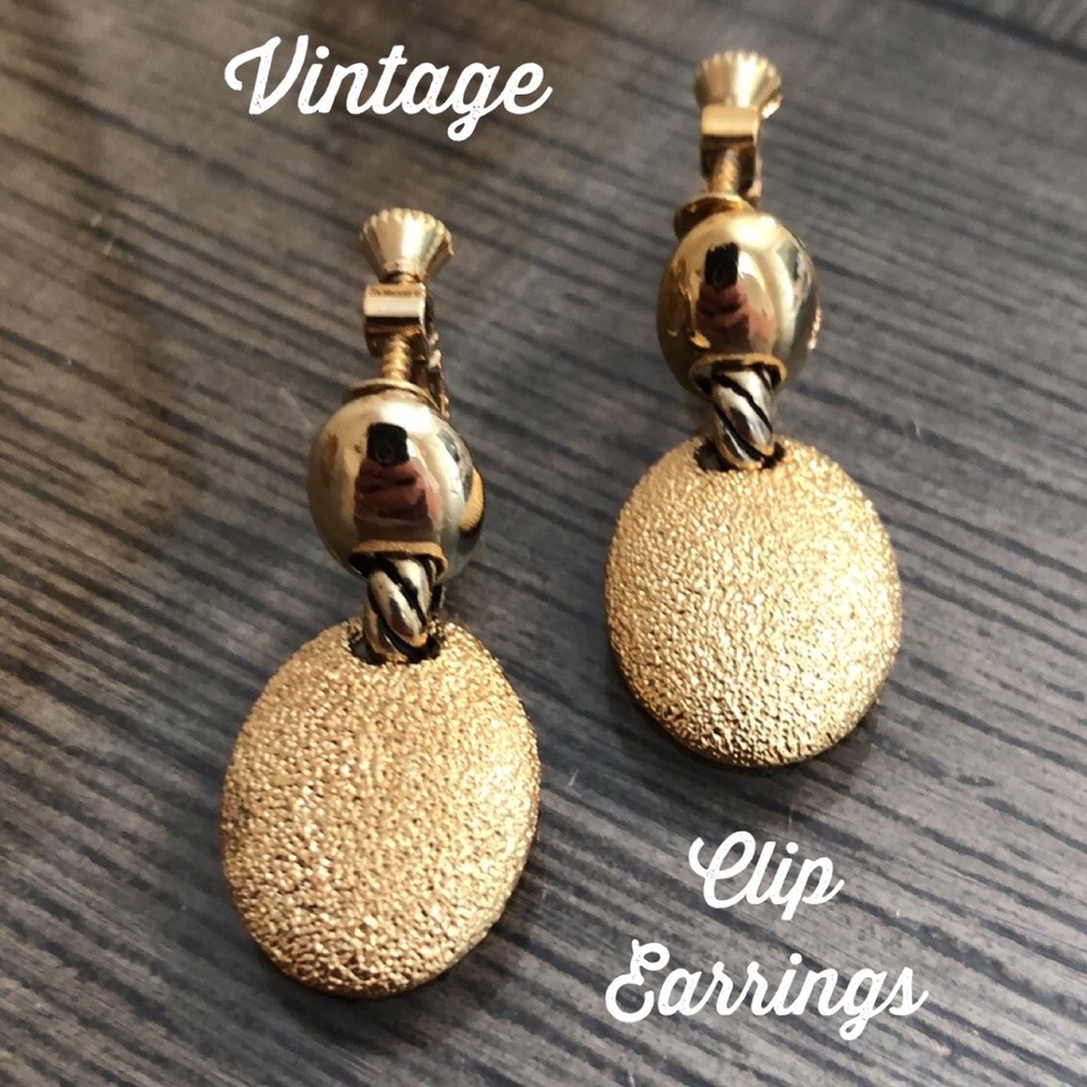 VTG Goldtone Dangle Screw Back Clip Earrings Textured & Shiny